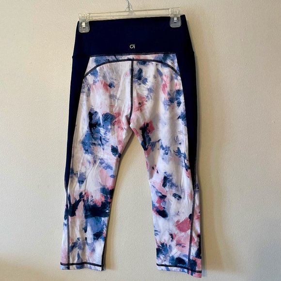 🔥 GAP Fit | Blue/White/Pink Abstract Print Sculpt Compression Capris Sz Med - Picture 6 of 8